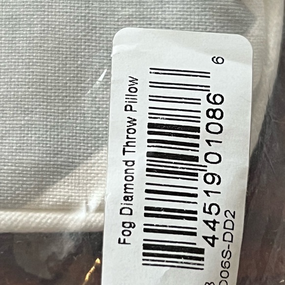 Pair (two) of brand new Serena and Lily Square Diamond Throw Pillows - Picture 4 of 4